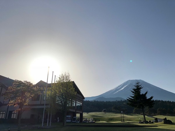 憧れのゴルフ場で至福の一時・・・サムネイル